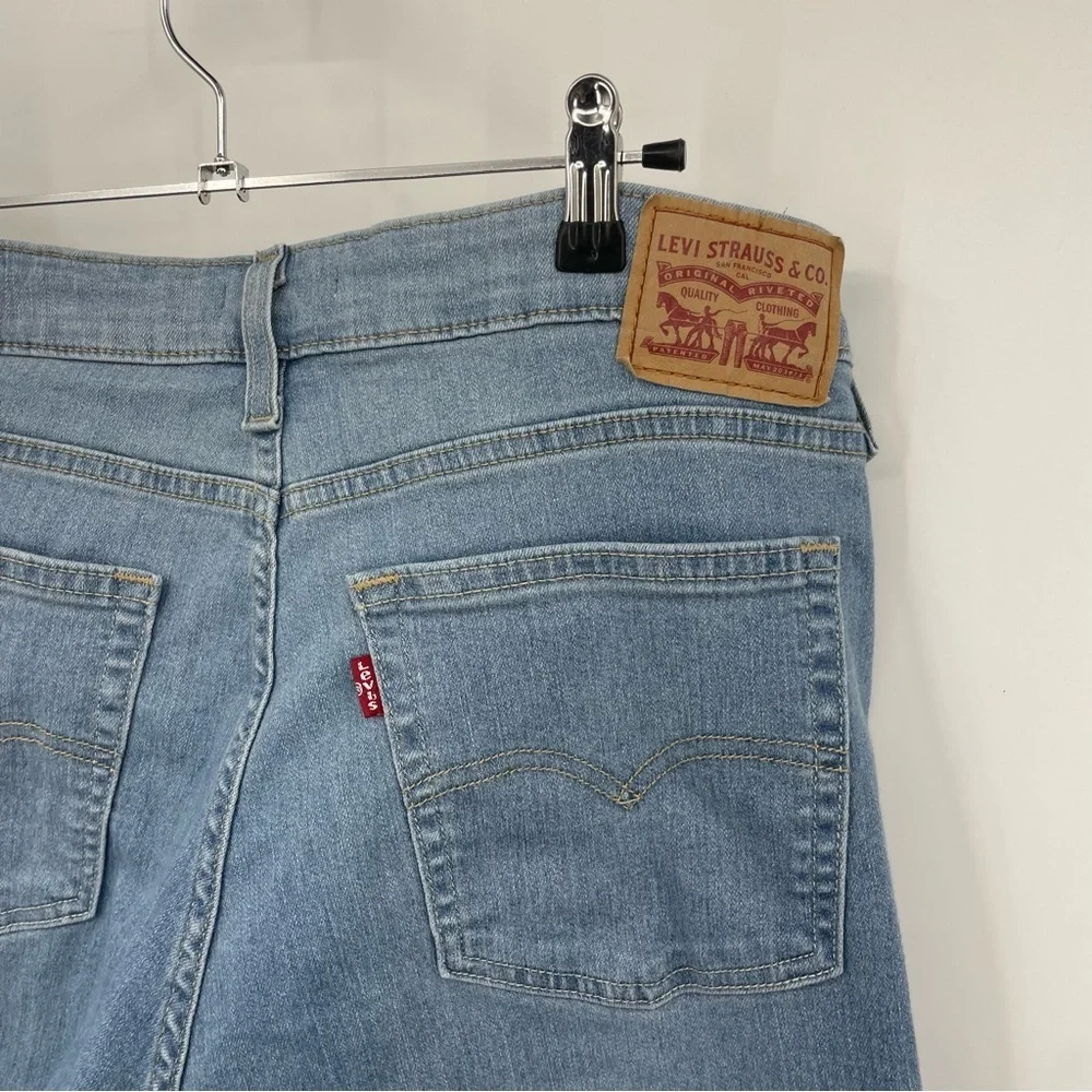 Levi's 726 Flare Jeans in light wash stretch denim Sz 32 31”‎ inseam